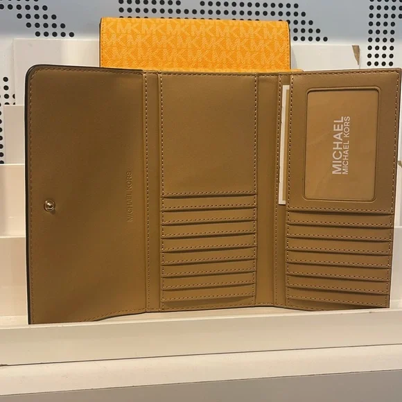 MICHAEL KORSJet Set Large Signature Logo Tri-Fold WalletPOP ORANGE MULTINWT